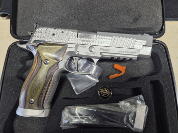 SIG SAUER P226 XFIVE Sunburst .40 S&W - Limited Edition