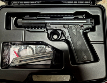 RUGER PISTOLE MARK IV 22/45 TACTICAL .22 LR 4,4"/11,18CM BLUED 1/2"-28