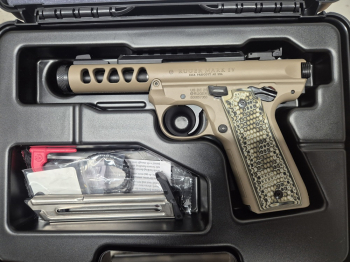 RUGER PISTOLE MARK IV 22/45 LITE .22 LR 4,4"/11,18CM FDE CERAKOTE