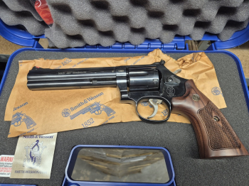 Smith & Wesson 586 6" .357 Mag.